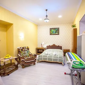 https://guest-house-happy-holidays.alltbilisihotels.com